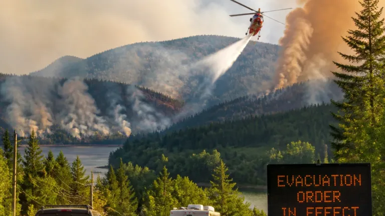 Lightning-triggered blaze surge forces new evacuation orders in B.C.'s Interior