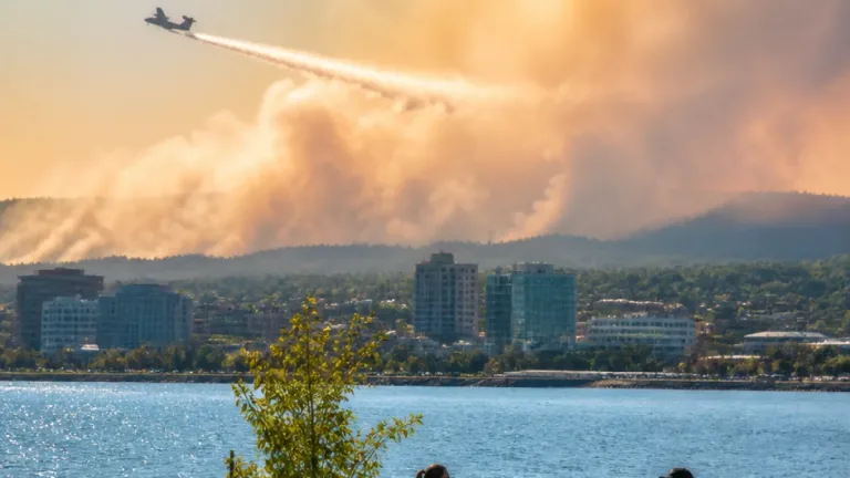 Smoke from northern Ontario wildfires may ease in places but fires continue to threaten communities