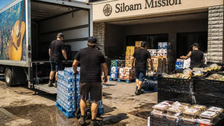 Winnipeg Folk Festival reroutes surplus to Siloam Mission amid heat, serving 6,000 meals